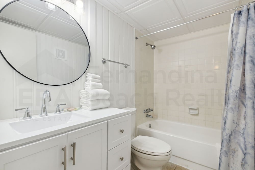Ocean View Condo, Easy Acces to the Pool and Private Walkway to the Beach by RedAwning