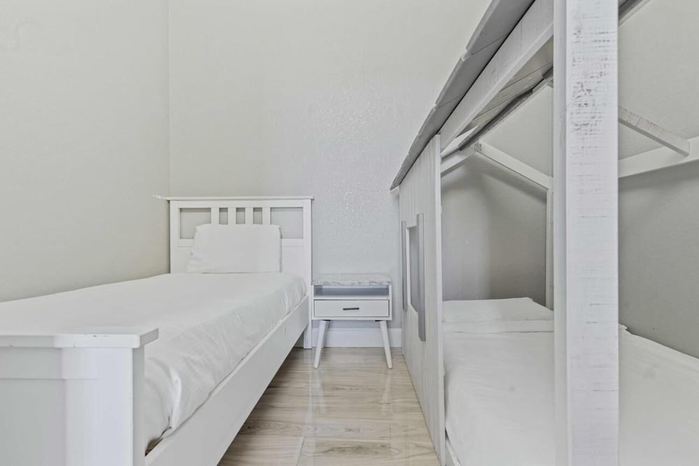 Vista Cay Swanky