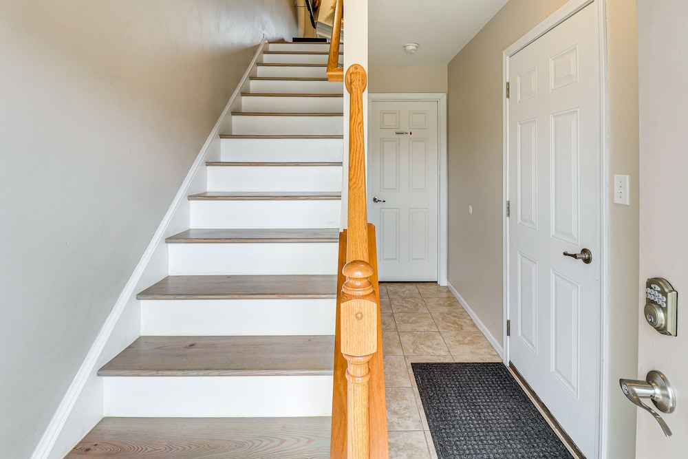 Family-friendly Townhome: 16 Mi to Pittsburgh! - Property Image 10