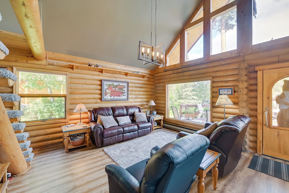 Soldotna Fishing Lodges w/ Dock on Kenai River!
