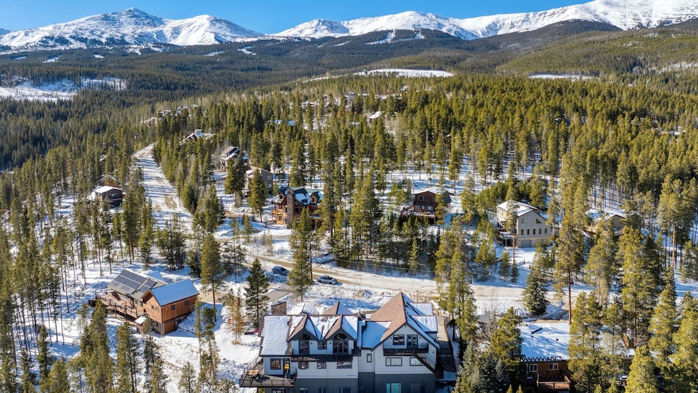 Skate Bowl, Hot Tub & Game Room Breckenridge Adventure Chalet by Avantstay