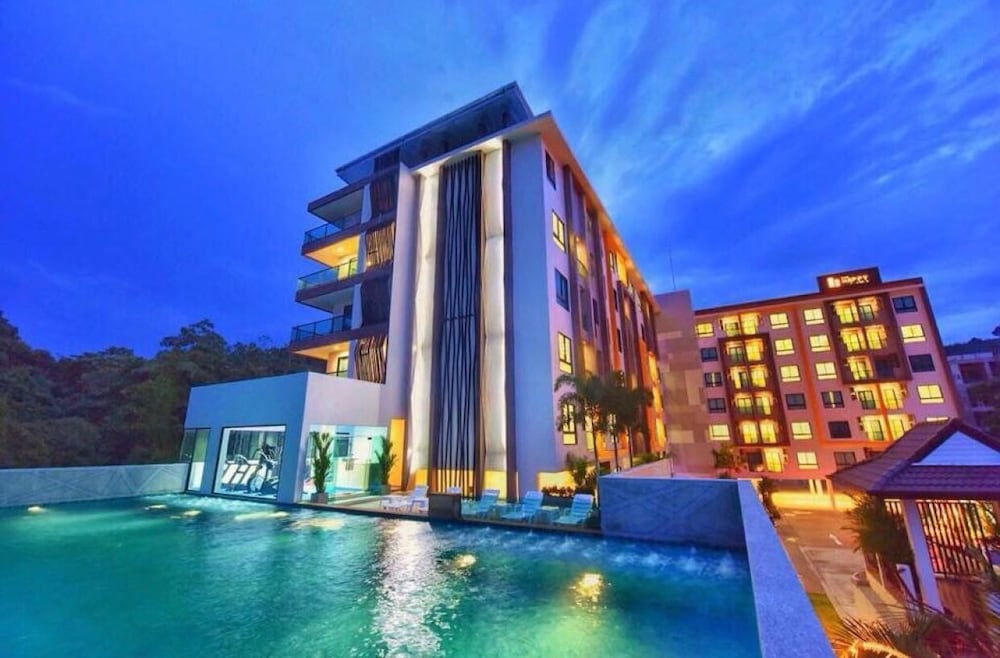 1BR Condo with Pool Gym C238