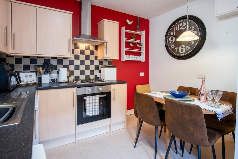 Beachcomber Seaside Apartment - 2 Bedroom - Tenby