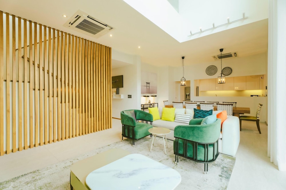 Teak 5BR Pool Villa Bang Tao + Airport Shuttle
