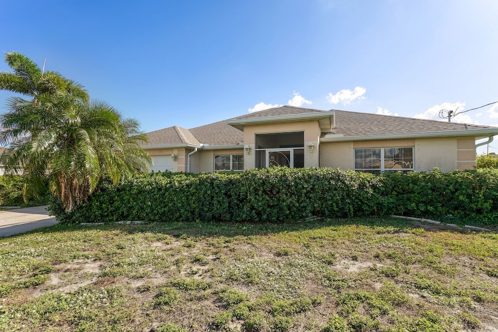 Pet-friendly Home w/ Backyard in Cape Coral!