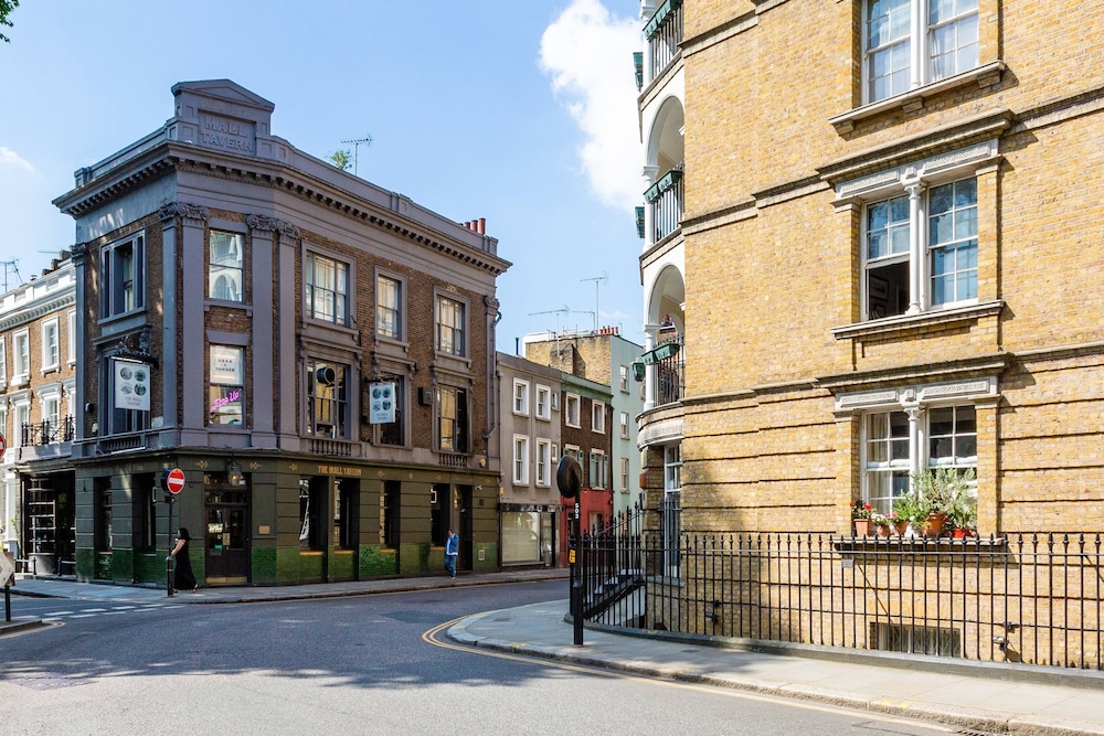 Kildare Gardens by Onefinestay