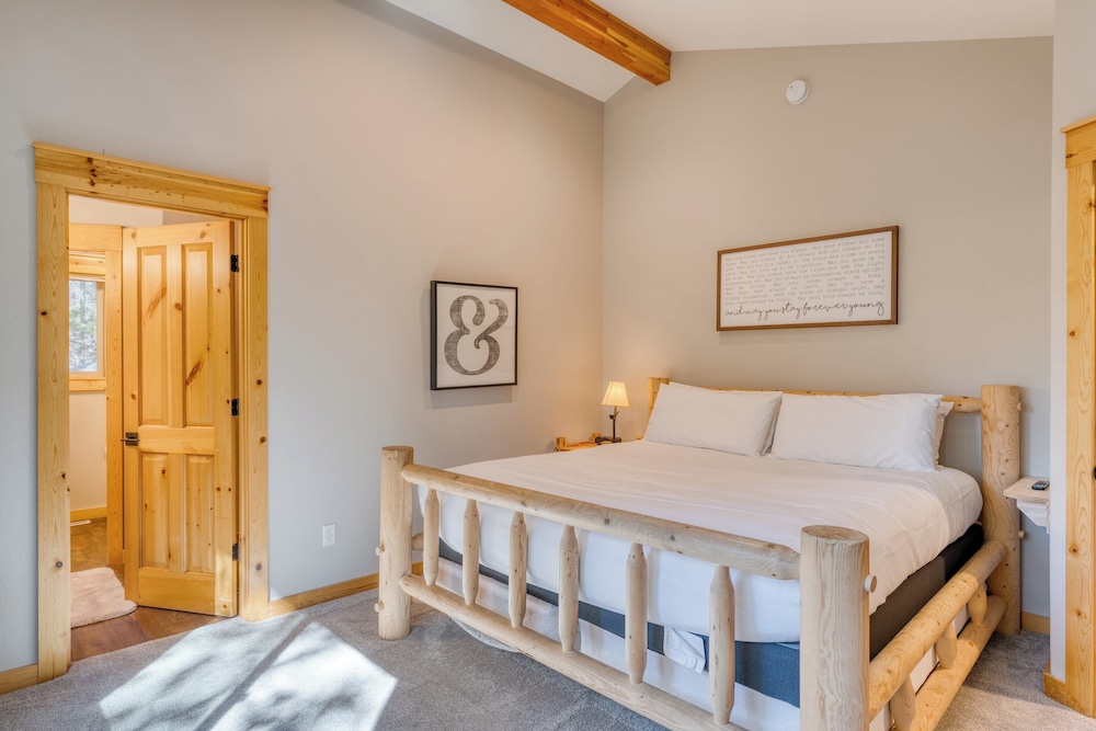 Quail by Avantstay Great Location + Game Room, Hot Tub, & Deck! view 4