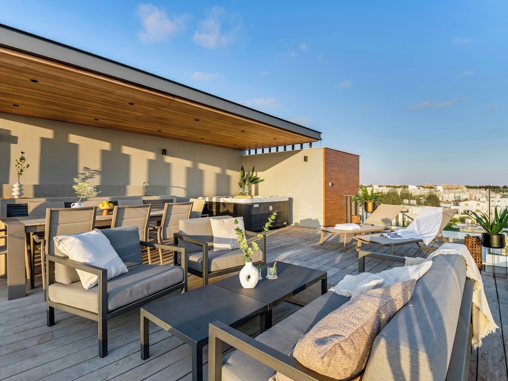 Sanders Olive Shared Pool Apartments