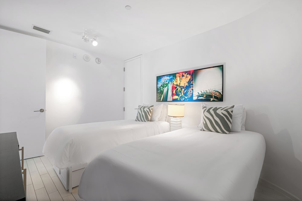Luxury Vacation Rentals in South Beach by LRMB