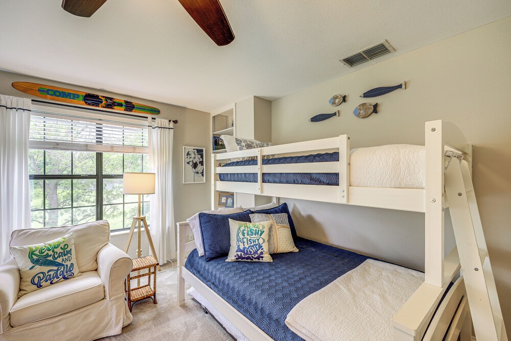 Mod on the Guad Home w/ Lake Mcqueeney Views!