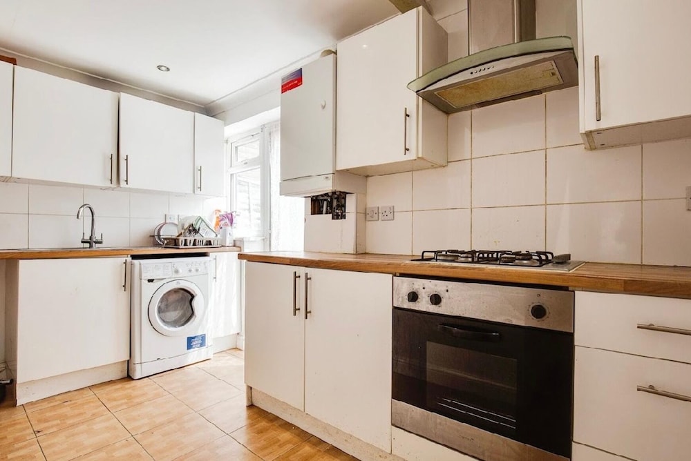 3-bed Apt-15 Mins to Heathrow-pet-friendly-parking