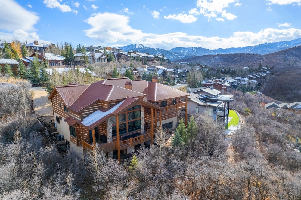 High Meadow by Avantstay Alpine Views w Indoor Pool Hot Tub Open Floor Plan