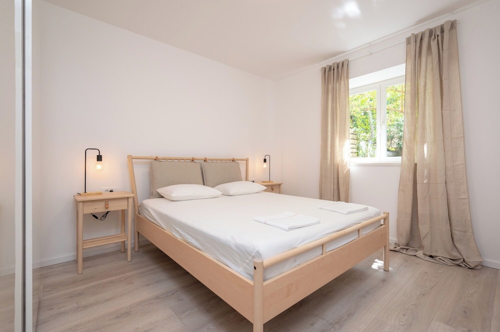 Beachfront apartments Nincevic