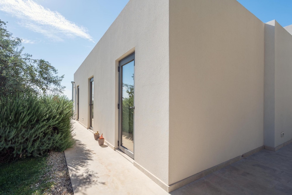 Villa Il Cavaliere Dependance by Elite Villas view 4
