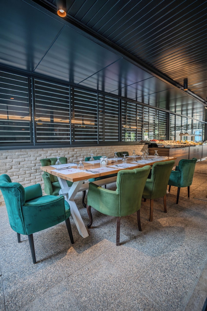 Nun By Laren Hotels - Image 27