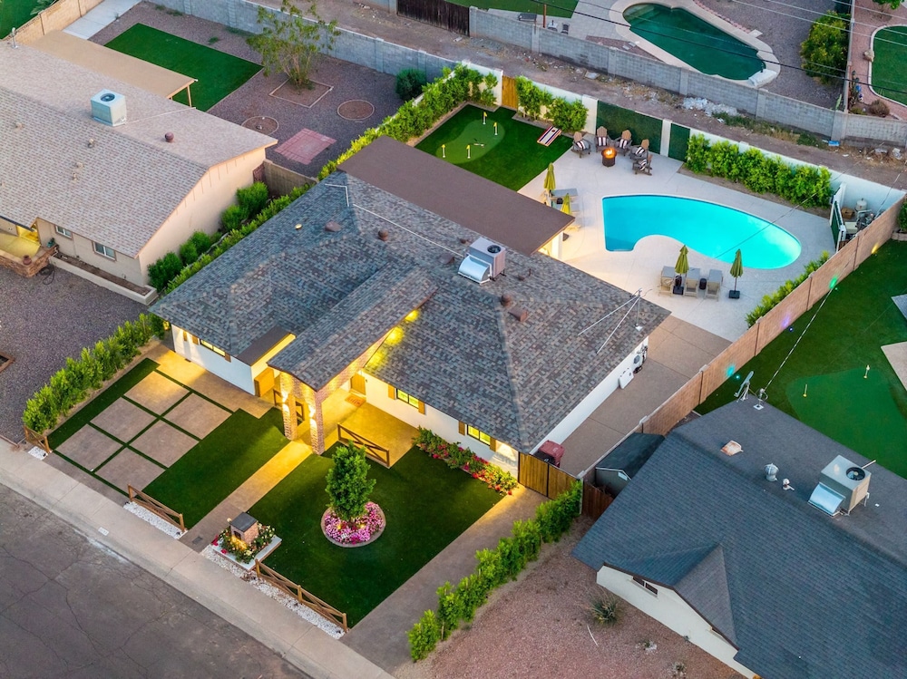 NEW The Hensley on Hubbell Designer Oasis w Pool