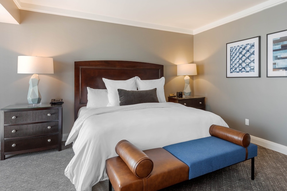 Omni Los Angeles Hotel at California Plaza 10