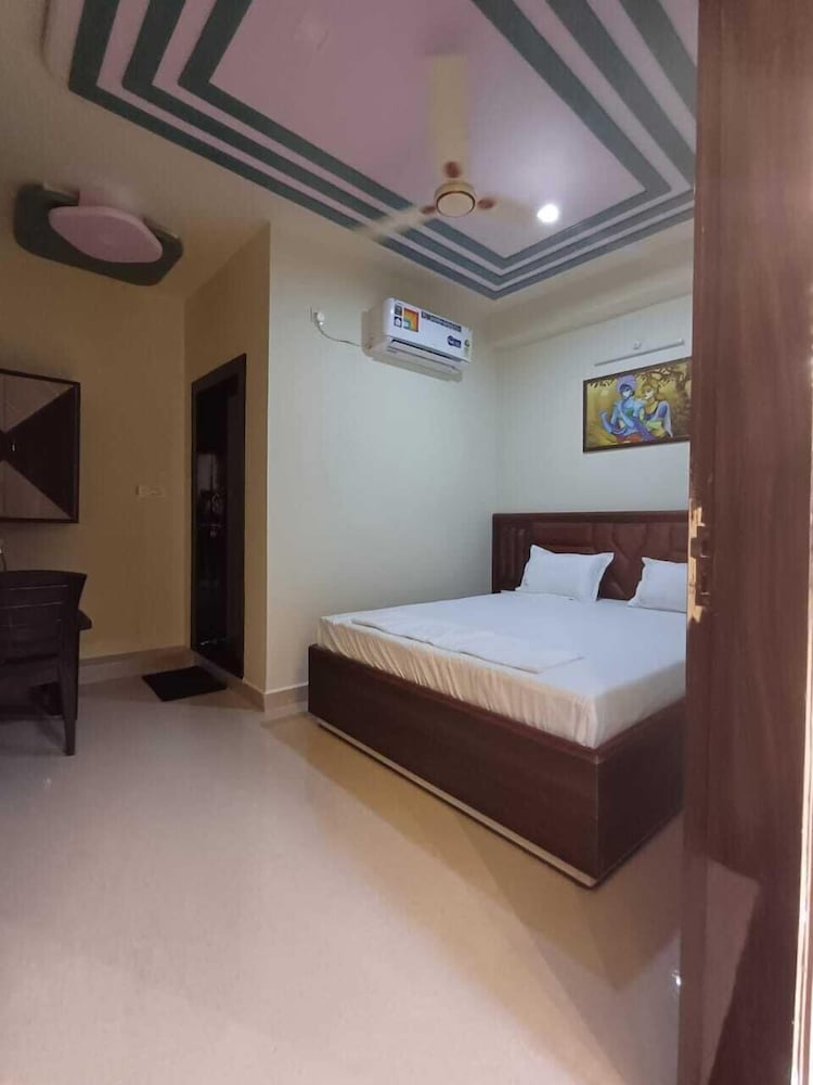 Hotel Pragati palace