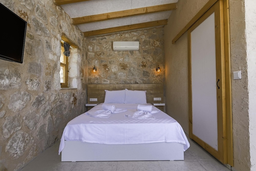 Stone Vacation Flat w Pool in Kas view 3