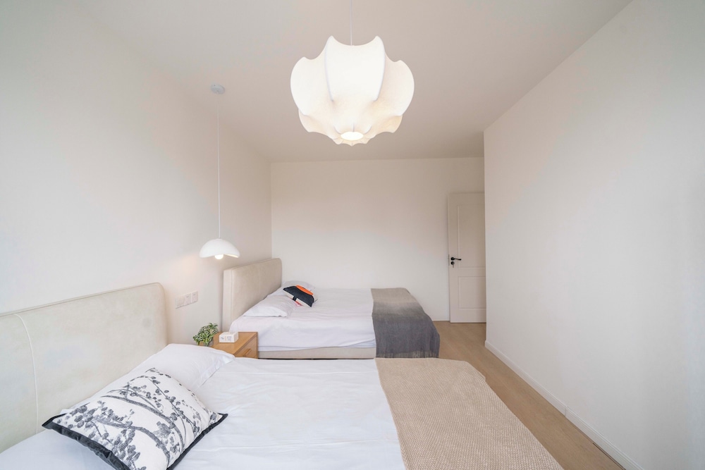Book and Bed-Lujiabang