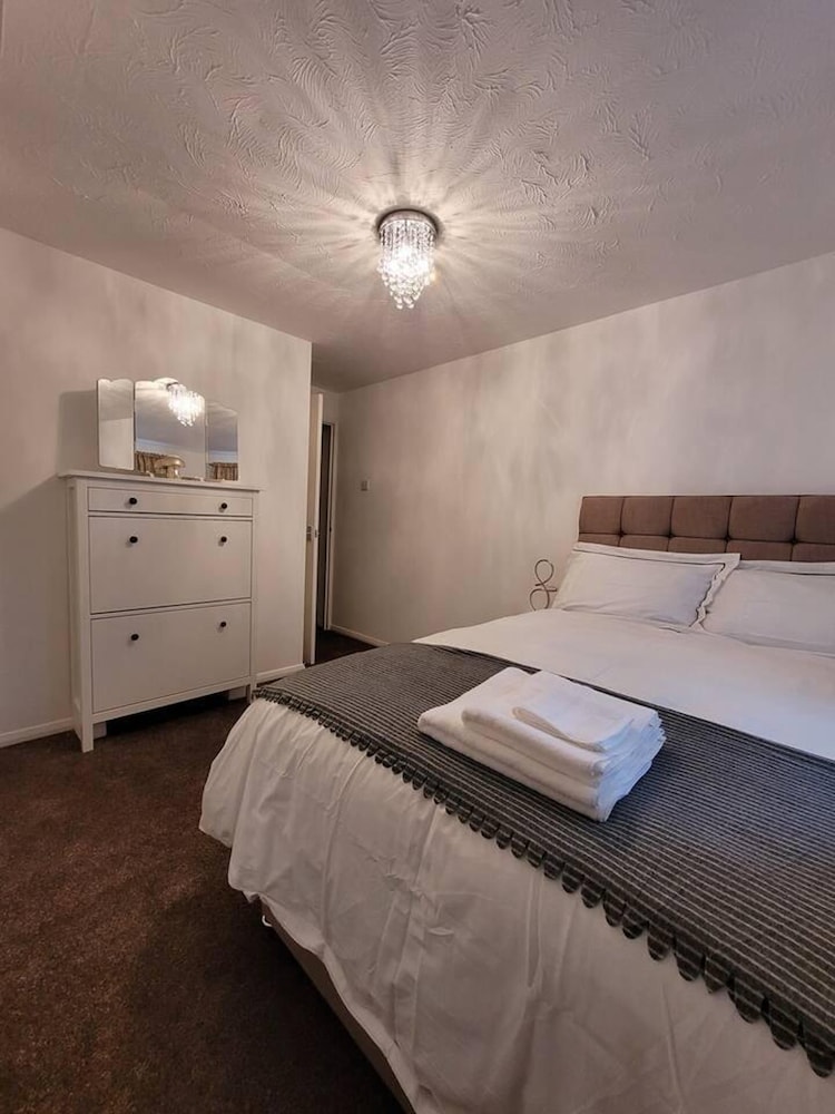 Tastefully Decorated 1 bed Flat Near Abbeywood view 2