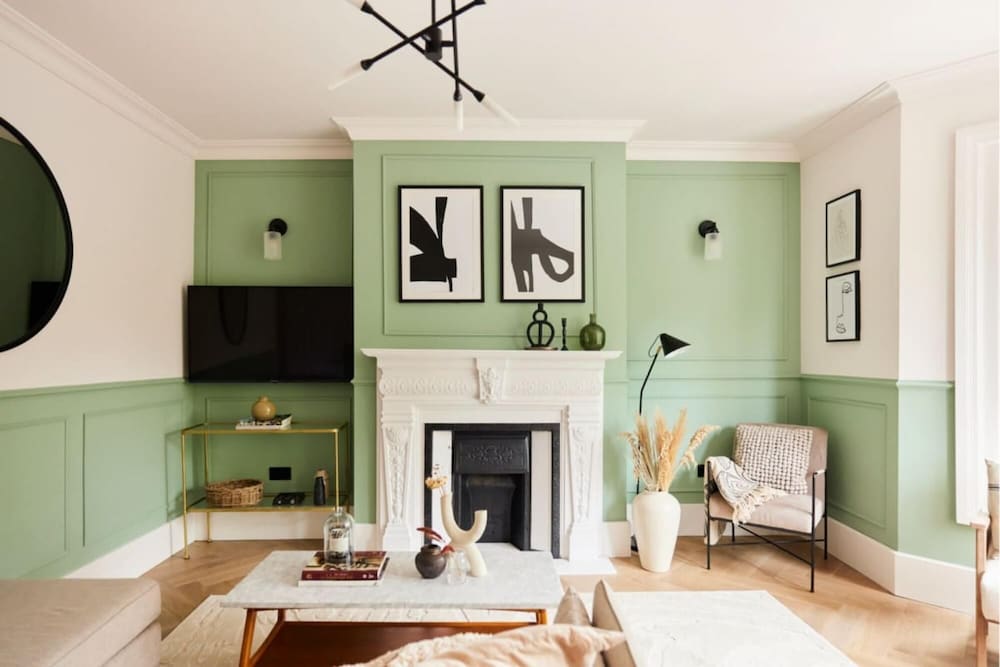 The Elmfield Road Wonder - Dazzling 2bdr Flat