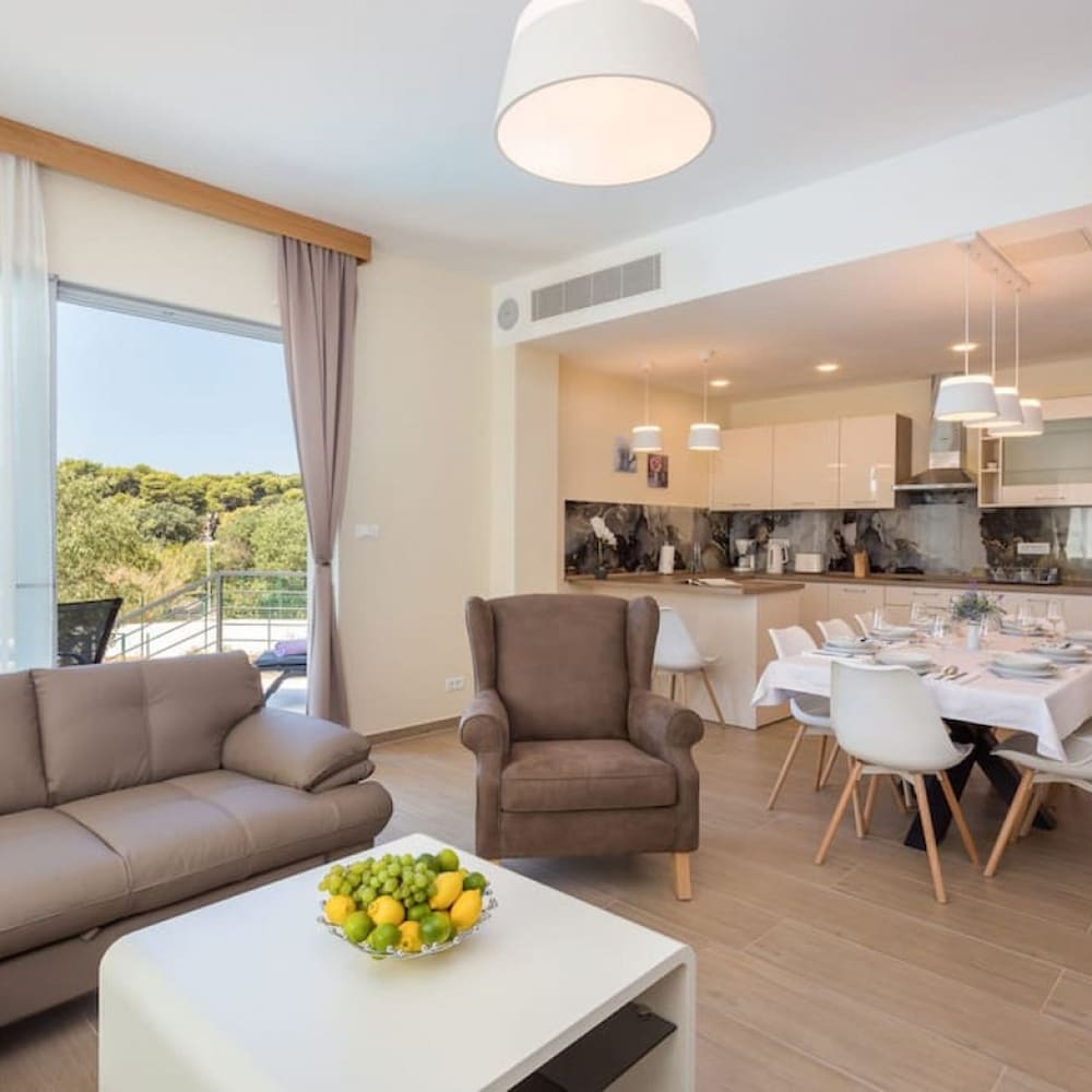 Villa Lavanda - Seaside Luxury Villa for 8 Guests