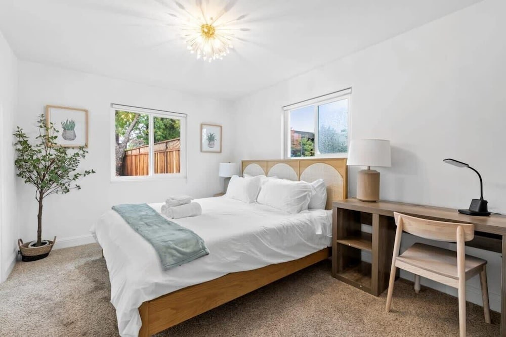 @ Marbella Lane - Modern 3broasis in Siliconvalley