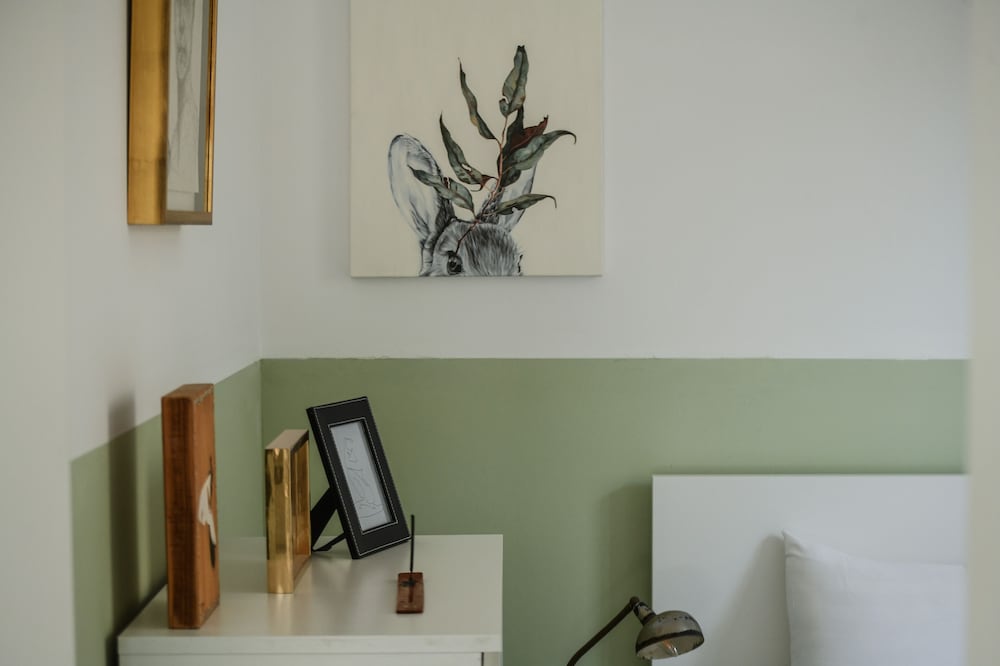 Artistic 2BD Apt w Balcony on Montefiore view 4
