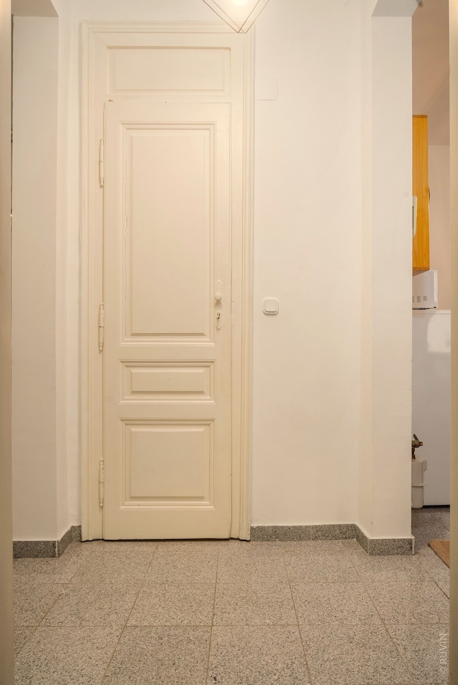 Designer Apartment - 5 min to Center