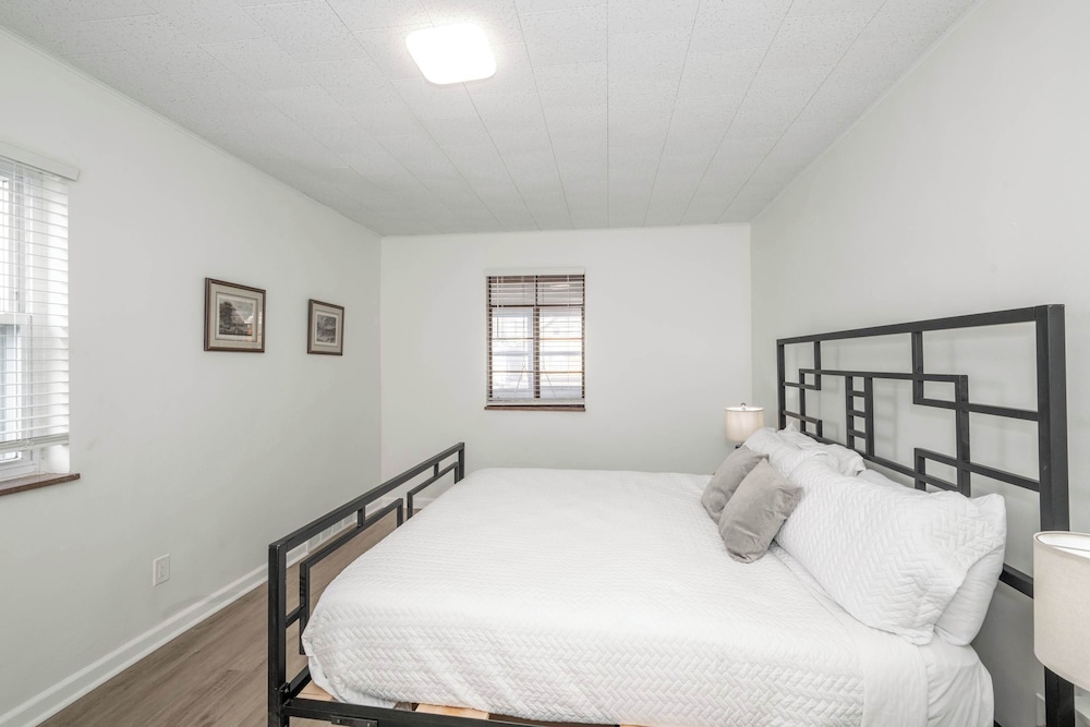 The Grand Elm Suite 1 Sleeps 4