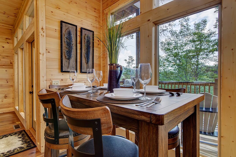Chateaux Nirvana - 5 Bedrooms, 5 Baths, Sleeps 20 Home by RedAwning