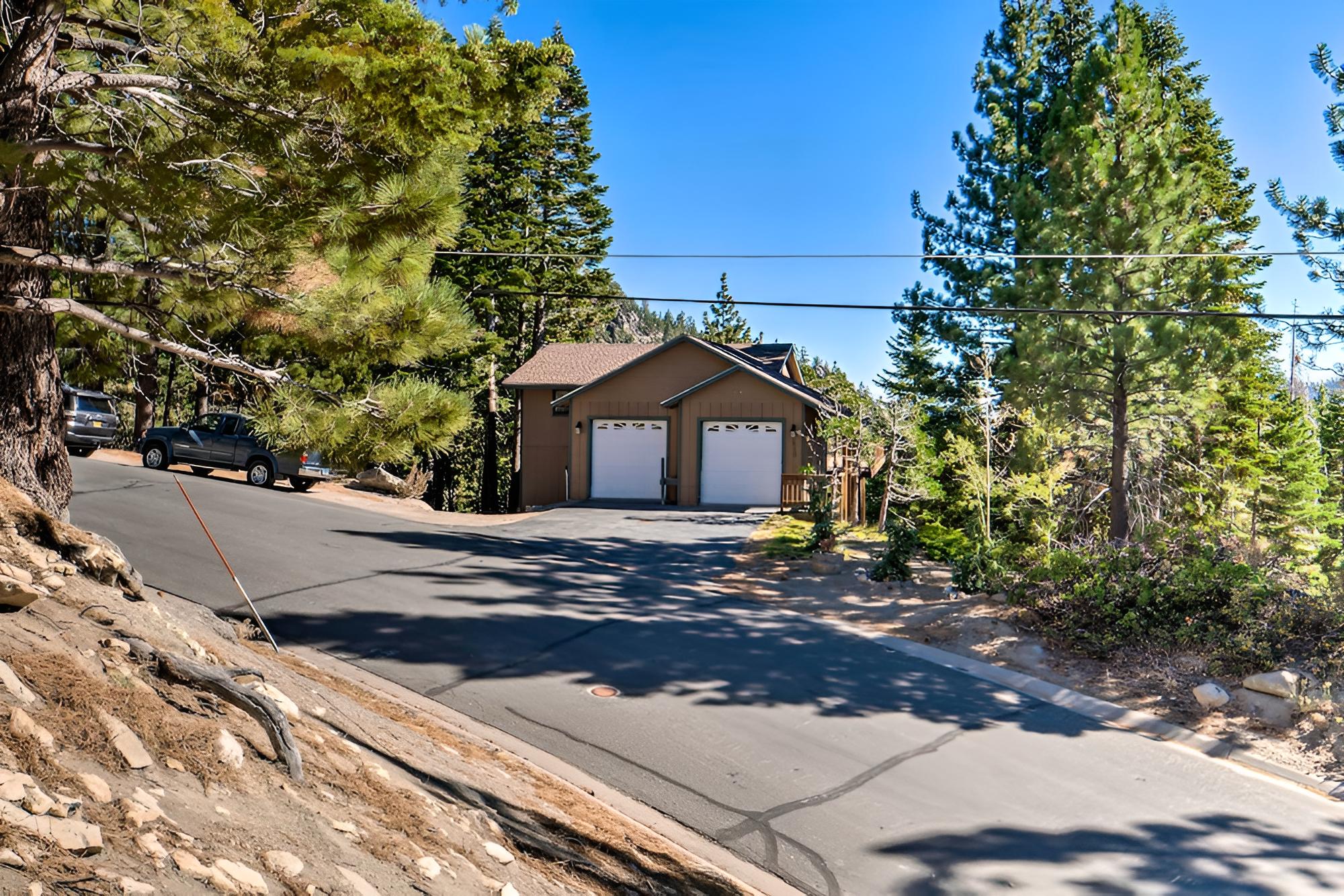 Stateline Escape - 6 Mi to Heavenly & Lake Tahoe! view 5