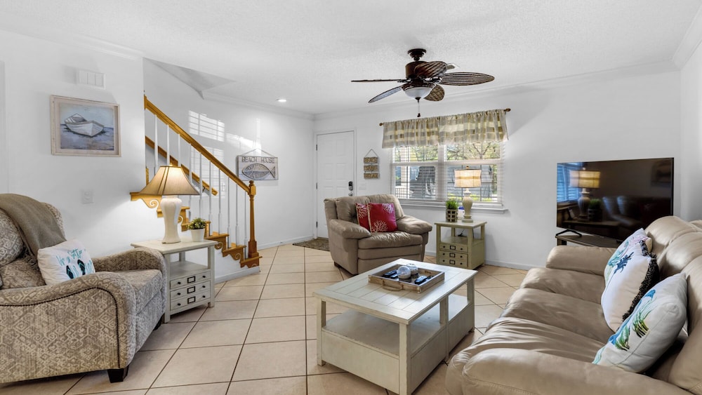 Beachside Retreat With Pools & Local Dining + Free Attraction Tickets!