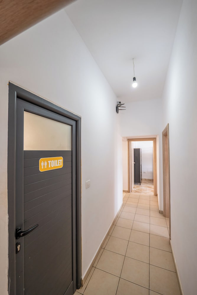 Lazy Roo Hostel Saranda