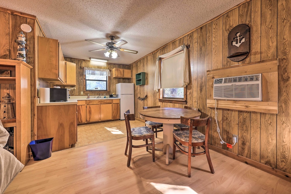 Rustic Canyon Lake Cabins w/ Hot Tub on 3 Acres - Property Image 23