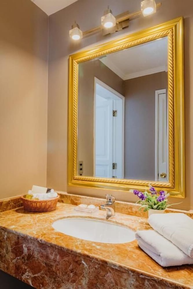 Orly Suites ll