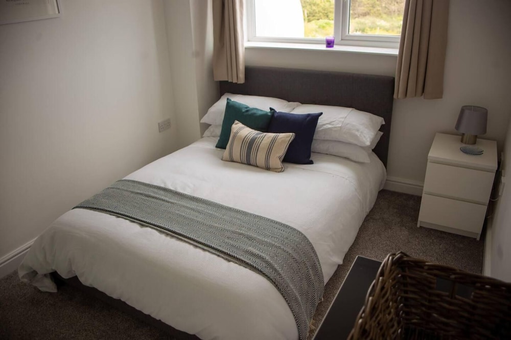 Spacious 3-bed House in Porth Beach, Newquay view 2
