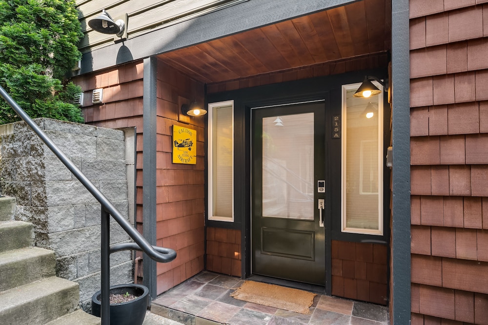 Seattle Vacation Home: The Aerodrome