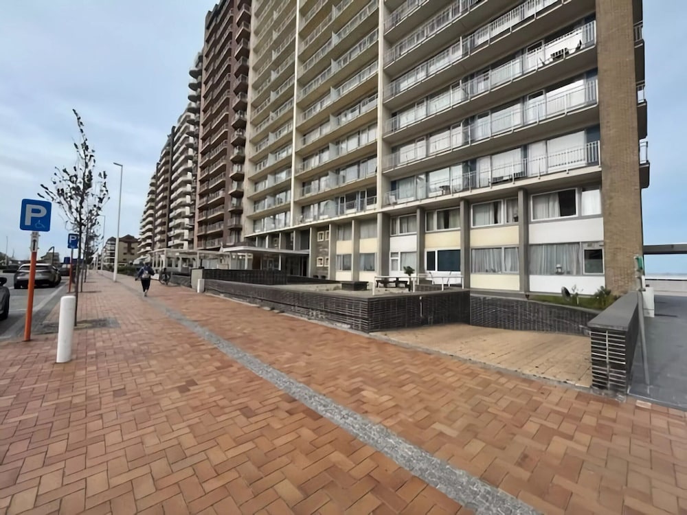 Apartment in Nieuwpoort With Sea Views