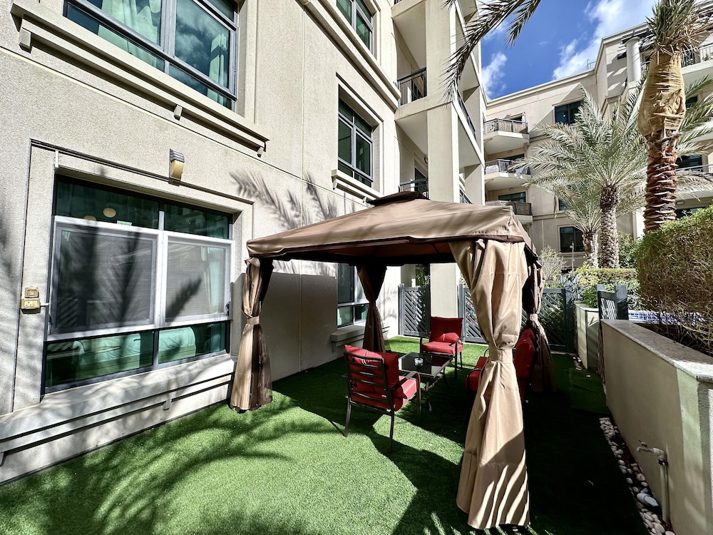 Lux BnB Travo Tower I Private Garden I Lake View