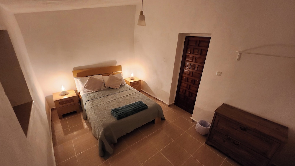 Casita-2guests-pool-patio-bbq-parking-fireplace