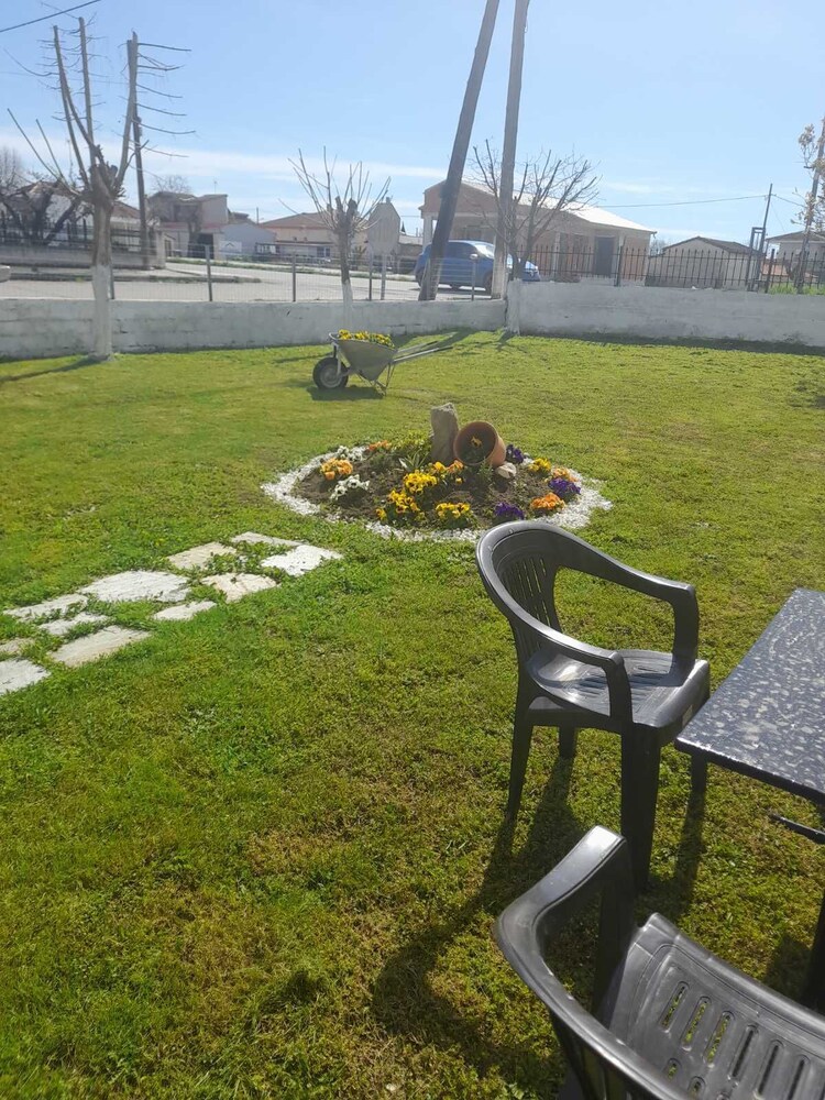 Photo 10