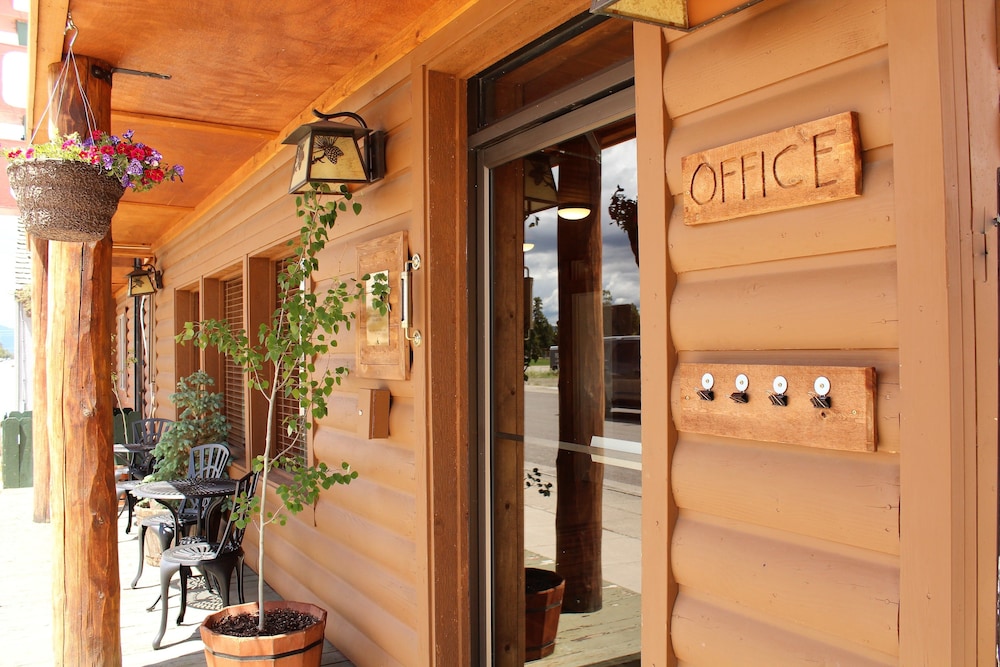 Elkhorn Cabins And Inn view 3