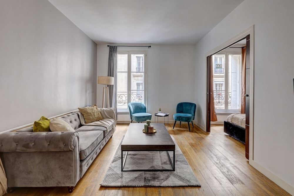 Modern Paris 2BR near Montparnasse