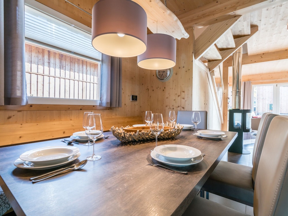 Spacious Chalet With hot tub