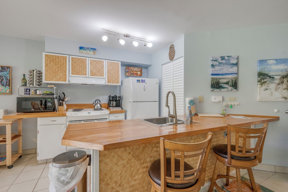 Romannas Golden Ray Oceanfront Condo