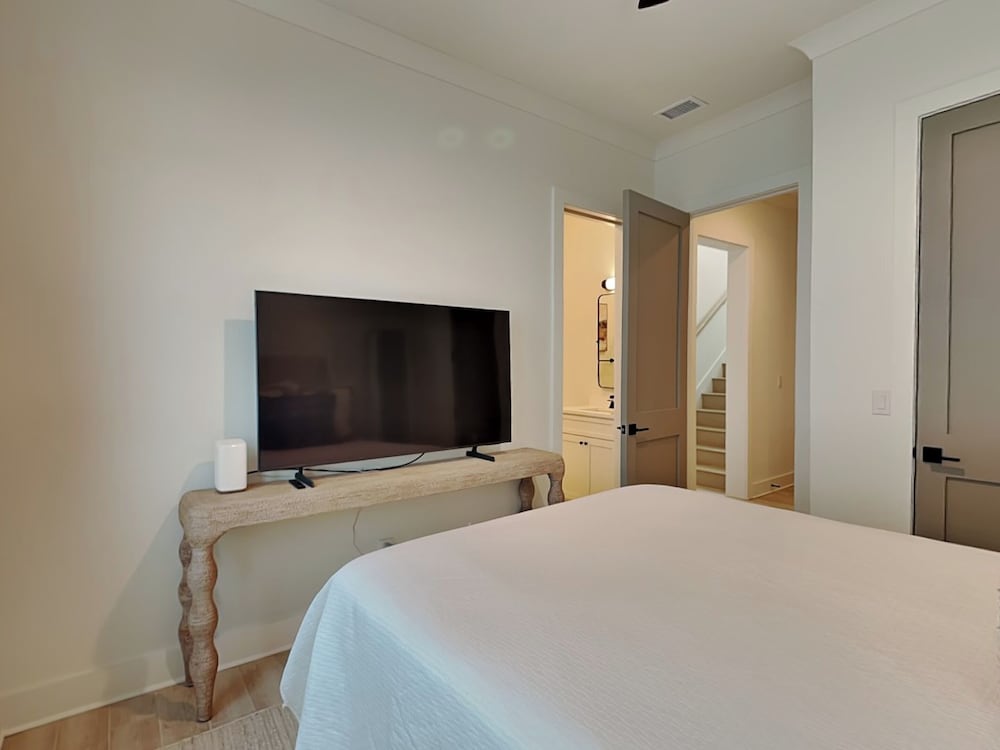 Viviana #10 by Southern Vacation Rentals