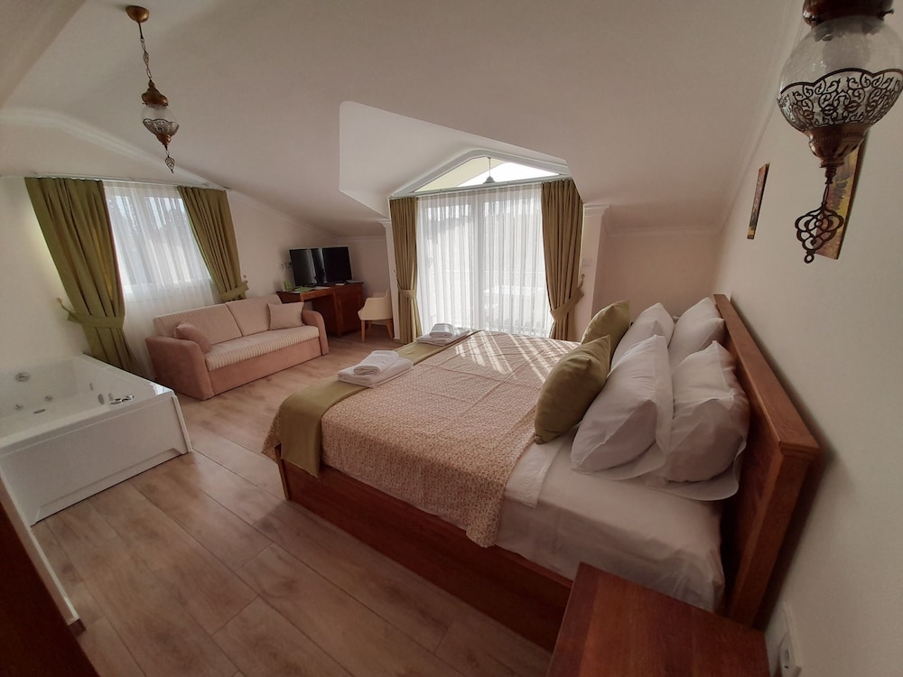 Infinity Ruby Hotel - Image 28