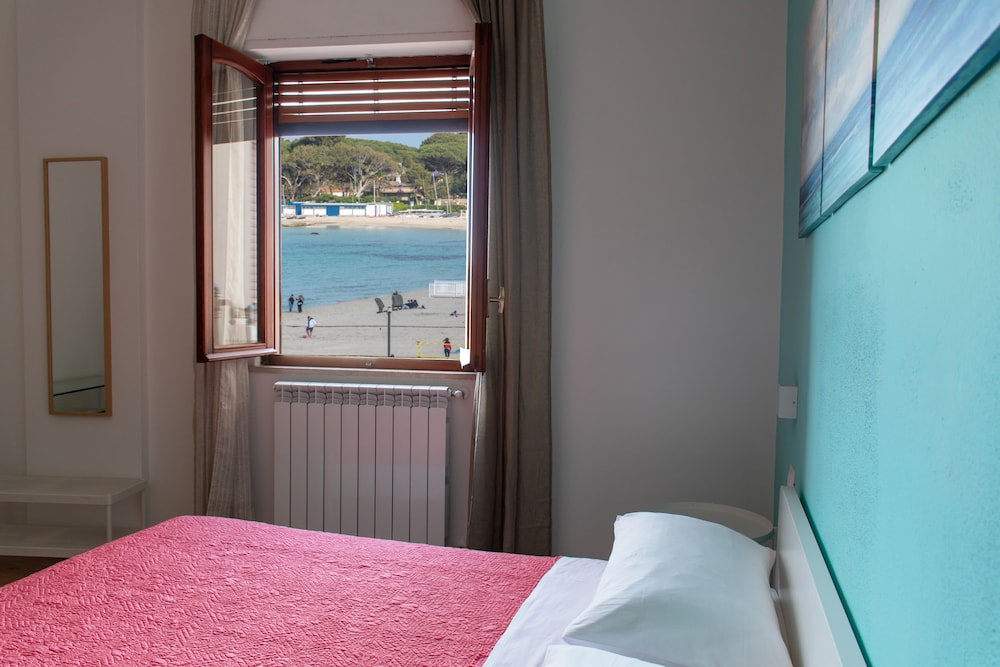Mondello Beach Rooms view 4